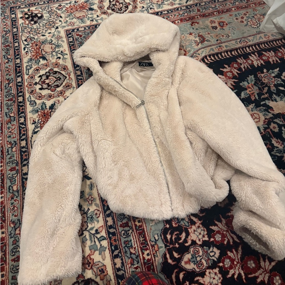 Never worn without tags, Zara, big cream fur coat or sweatshirt